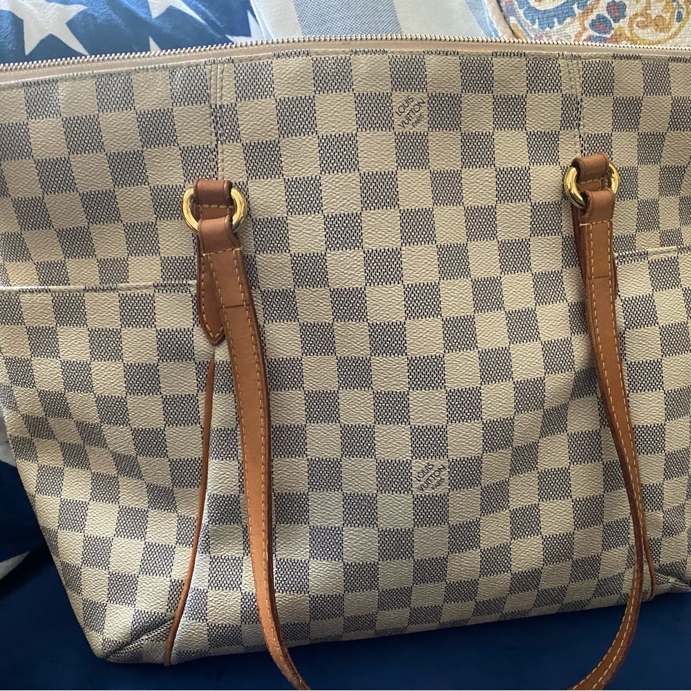 Louis Vuitton Totally